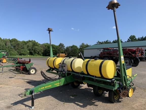 Image of John Deere 7200 equipment image 2
