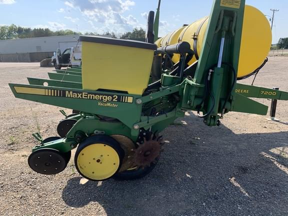 Image of John Deere 7200 equipment image 3