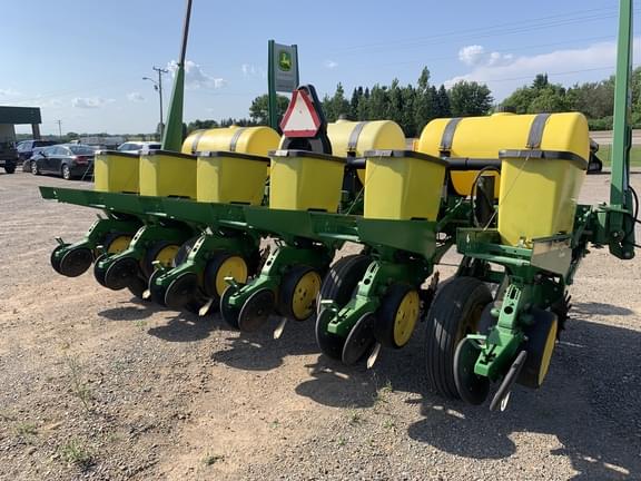 Image of John Deere 7200 equipment image 4