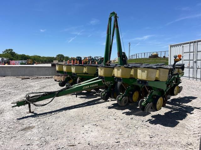 Image of John Deere 7200 Primary image