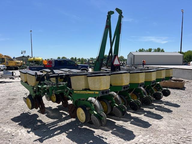 Image of John Deere 7200 equipment image 3