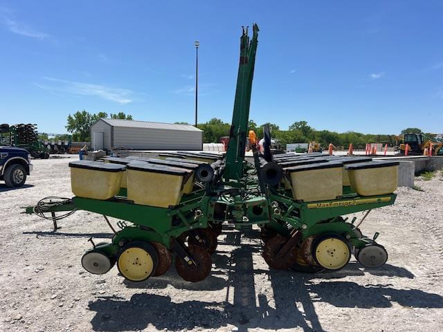 Image of John Deere 7200 equipment image 2