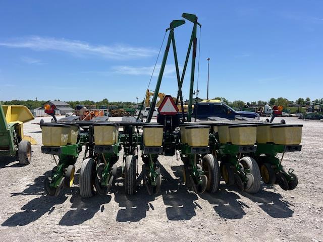 Image of John Deere 7200 equipment image 4