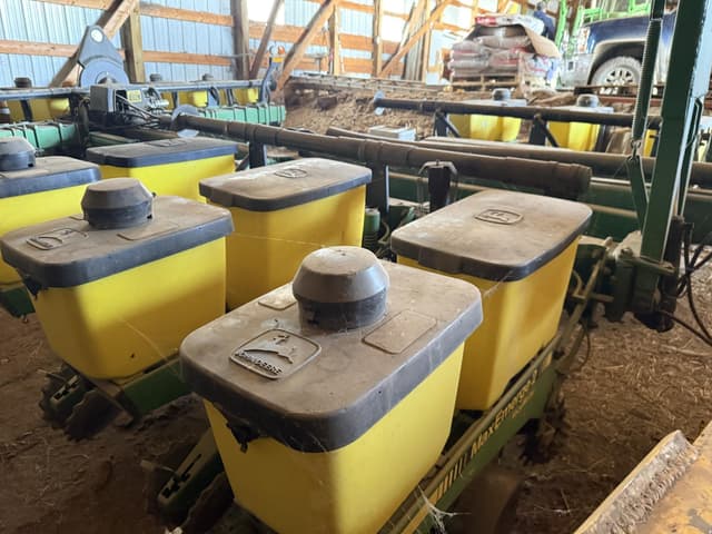 Image of John Deere 7200 equipment image 4