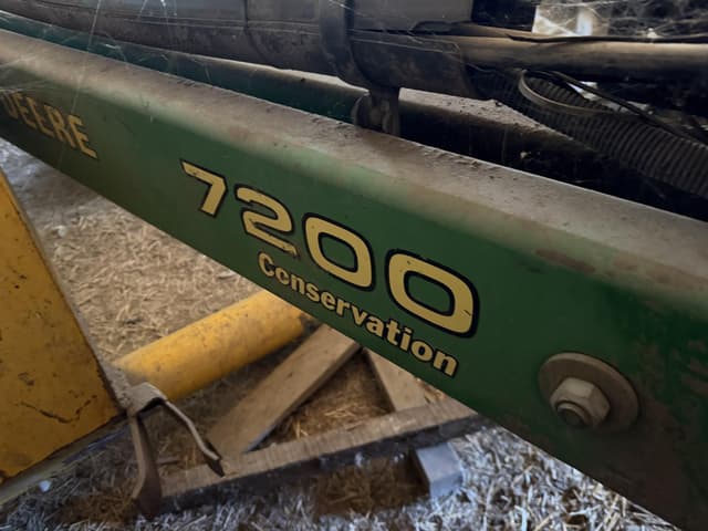 Image of John Deere 7200 equipment image 1