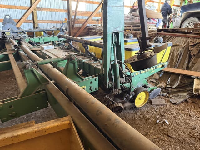 Image of John Deere 7200 equipment image 2