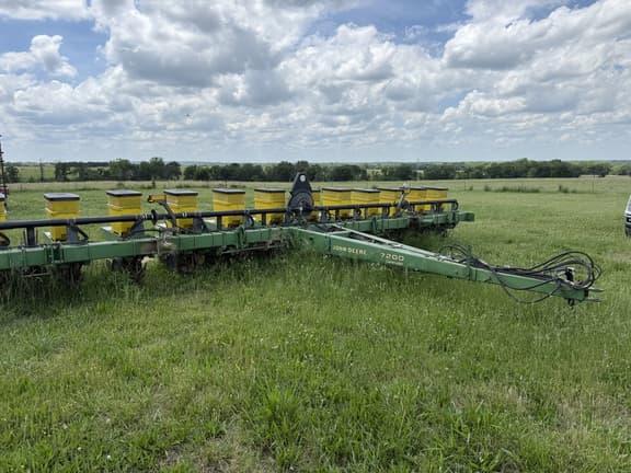 Image of John Deere 7200 Primary image