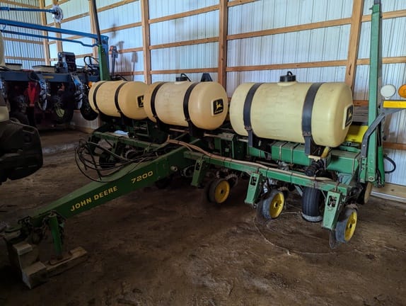 Main image John Deere 7200