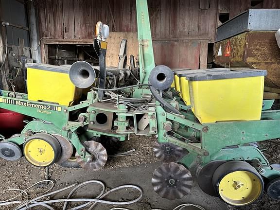 Image of John Deere 7200 equipment image 2