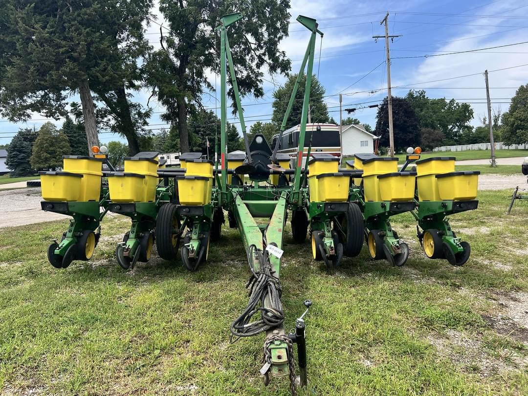 Image of John Deere 7200 Primary image