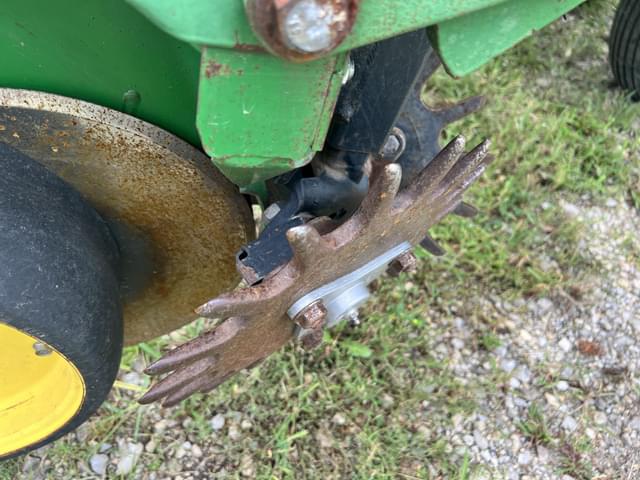 Image of John Deere 7200 equipment image 4