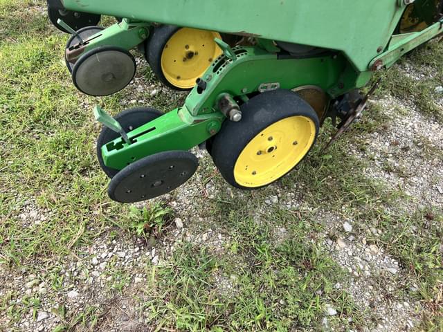Image of John Deere 7200 equipment image 2