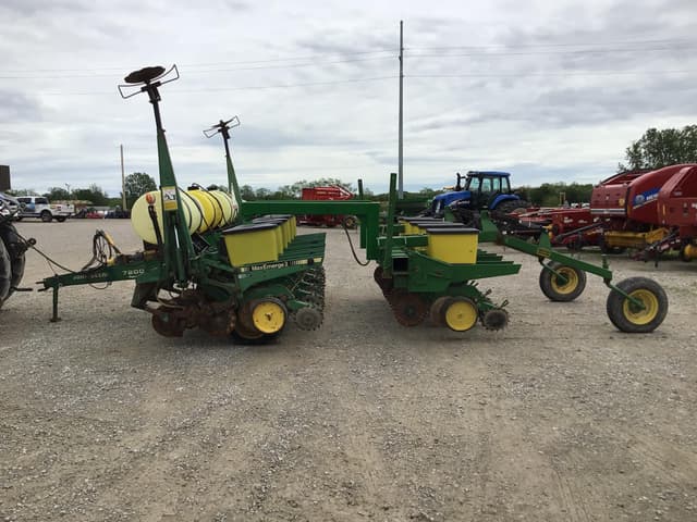 Image of John Deere 7200 equipment image 1