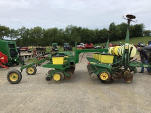 1993 John Deere 7200 Image