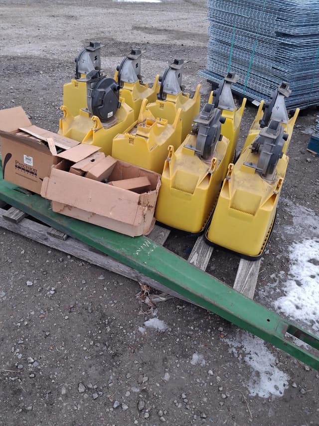 Image of John Deere 7300 equipment image 3