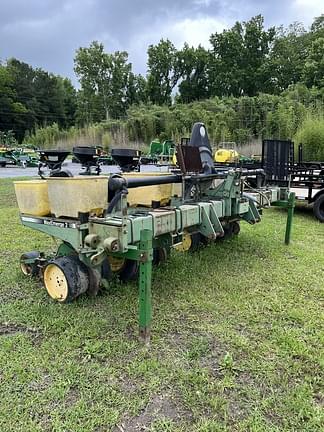 Image of John Deere 7300 equipment image 1