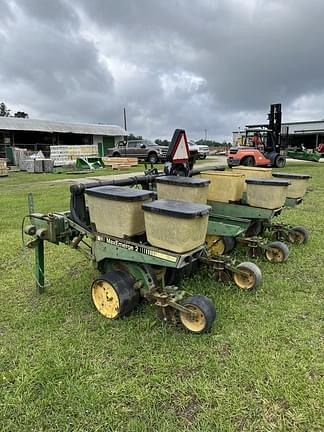 Image of John Deere 7300 equipment image 3