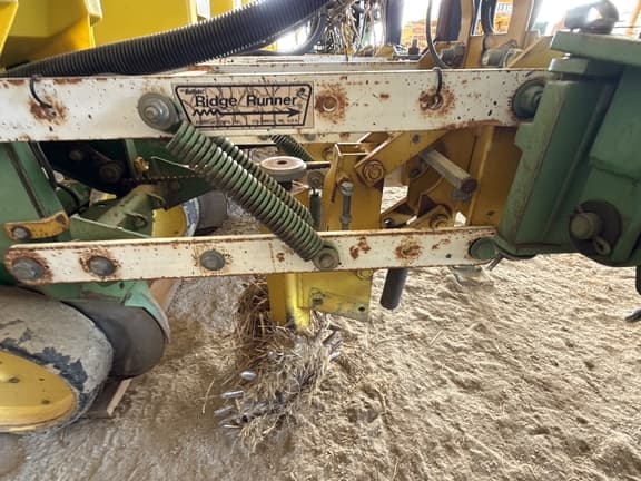 Image of John Deere 7300 equipment image 3