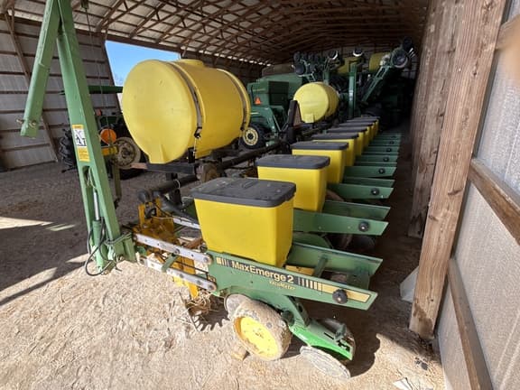 Image of John Deere 7300 equipment image 2