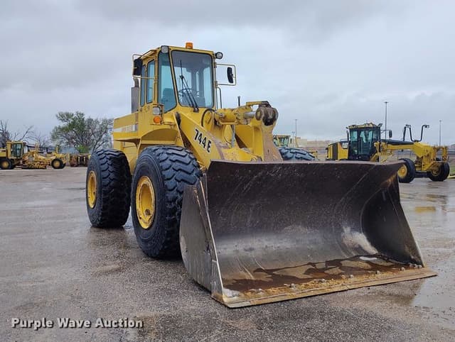 Image of John Deere 744E equipment image 2