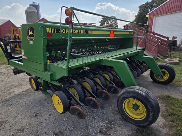 Image of John Deere 750 equipment image 3