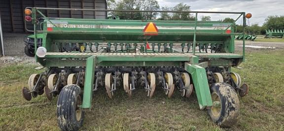 Image of John Deere 750 equipment image 2