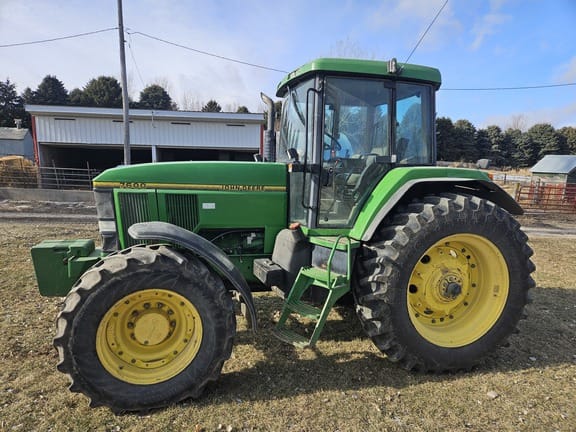 1993 John Deere 7600 Equipment Image0