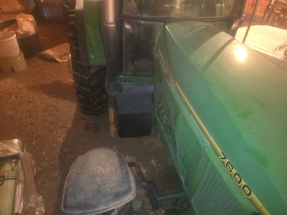 Image of John Deere 7600 equipment image 1