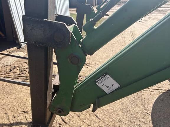 Image of John Deere 7600 equipment image 4