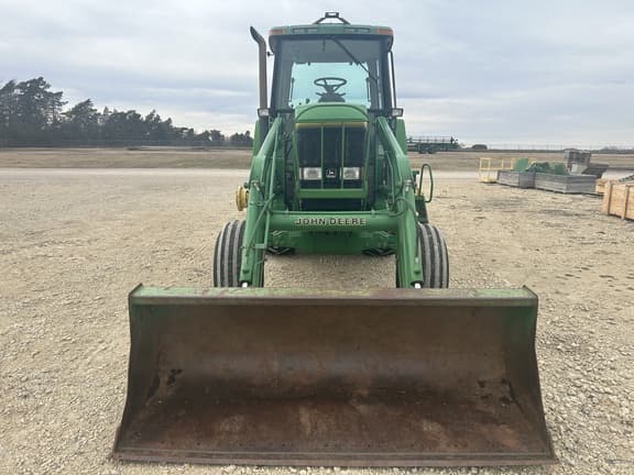 Image of John Deere 7600 equipment image 1