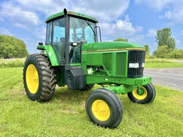 Image of John Deere 7600 equipment image 1