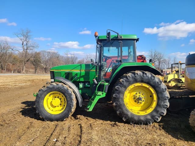 Image of John Deere 7700 equipment image 1