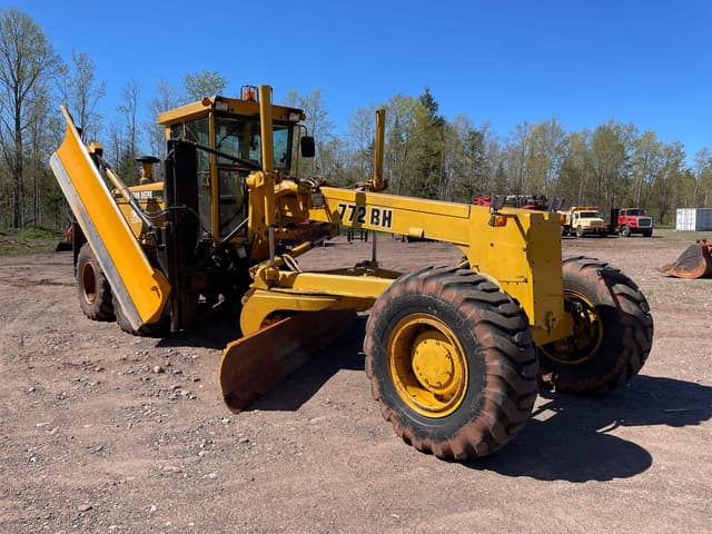 Image of John Deere 772BH equipment image 2