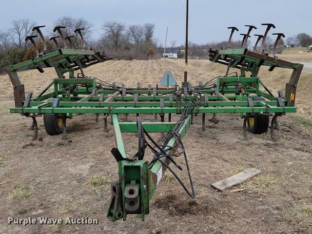 Image of John Deere 960 equipment image 1