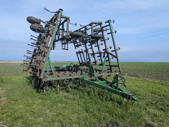 1993 John Deere 980 Equipment Image0
