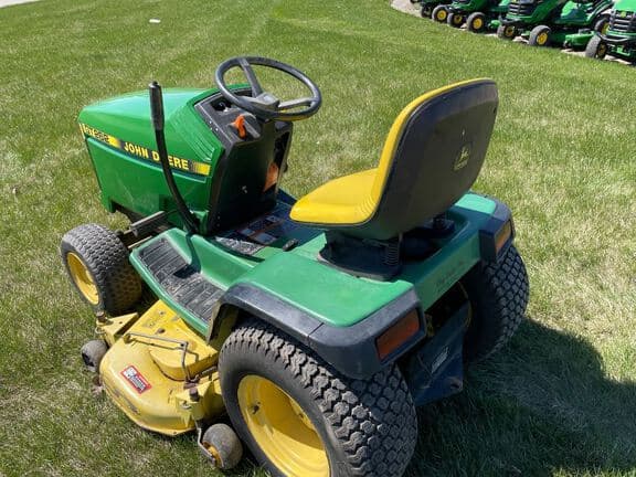 Image of John Deere GT262 equipment image 4