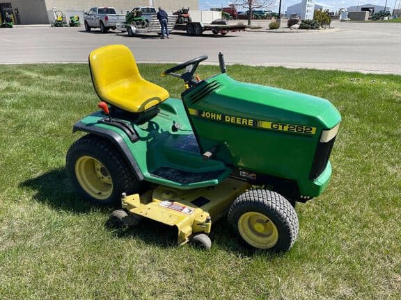 Image of John Deere GT262 equipment image 2