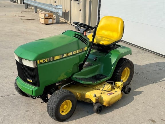 1993 John Deere LX188 Equipment Image0