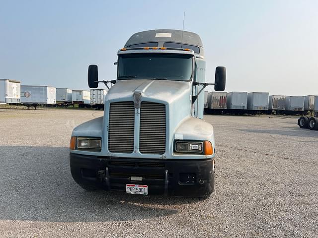 Image of Kenworth T600 equipment image 1