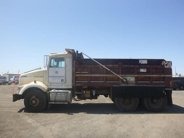 Image of Kenworth T450B equipment image 4