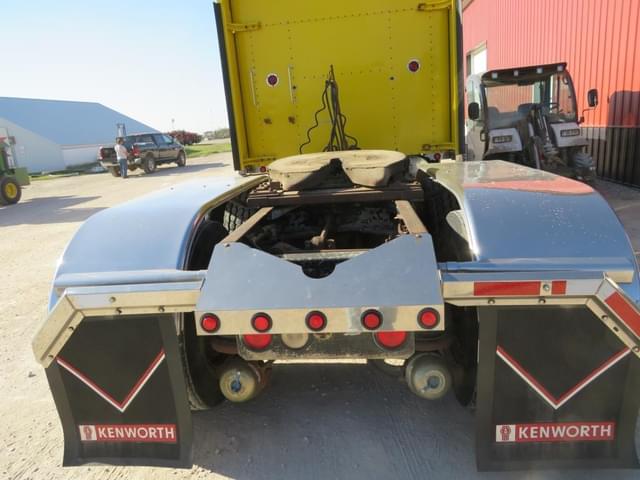 Image of Kenworth T600 equipment image 4