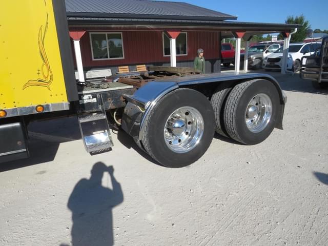 Image of Kenworth T600 equipment image 1