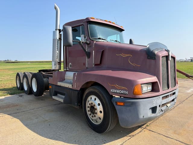 Image of Kenworth T600 equipment image 2