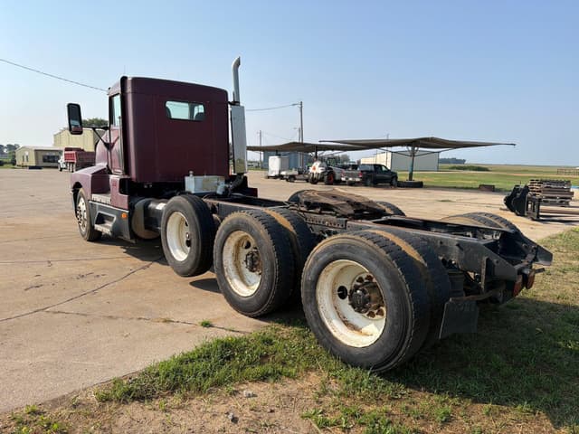 Image of Kenworth T600 equipment image 4