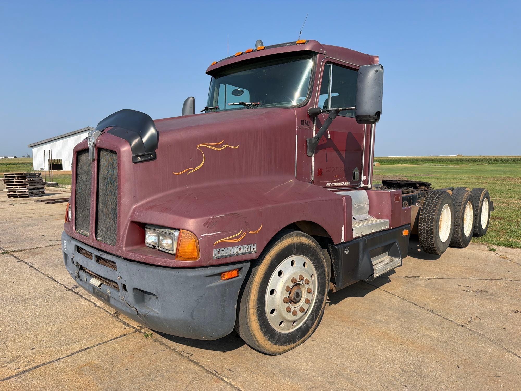 1993 Kenworth T600 Equipment Image0