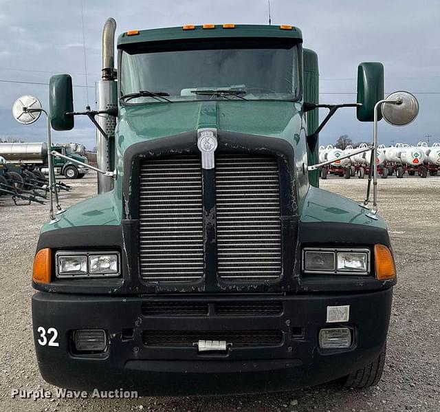 Image of Kenworth T600 equipment image 1