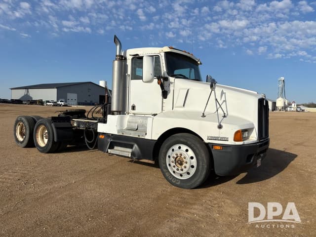 Image of Kenworth T600 equipment image 1