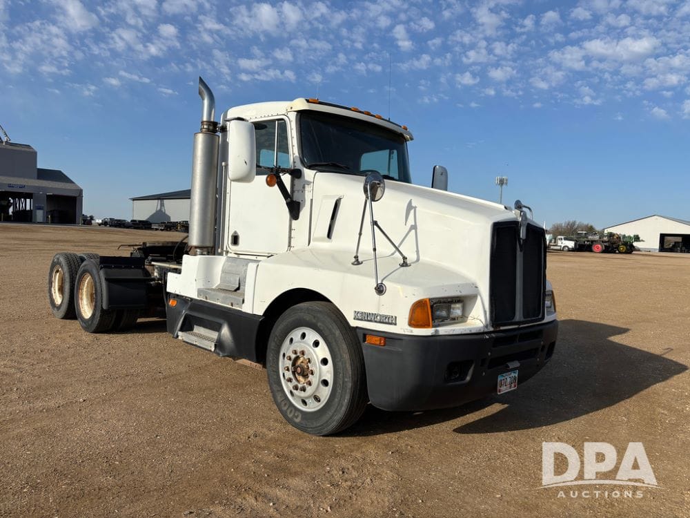 1993 Kenworth T600 Equipment Image0