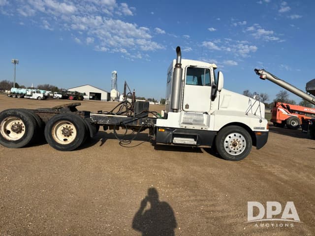 Image of Kenworth T600 equipment image 4