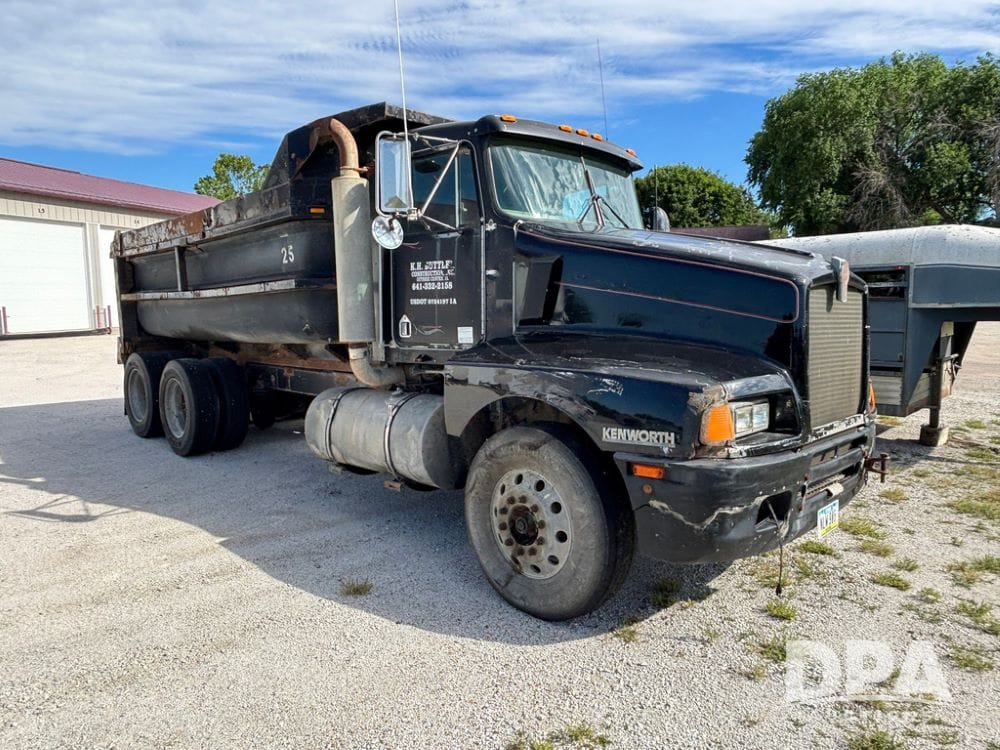 1993 Kenworth T600B Equipment Image0